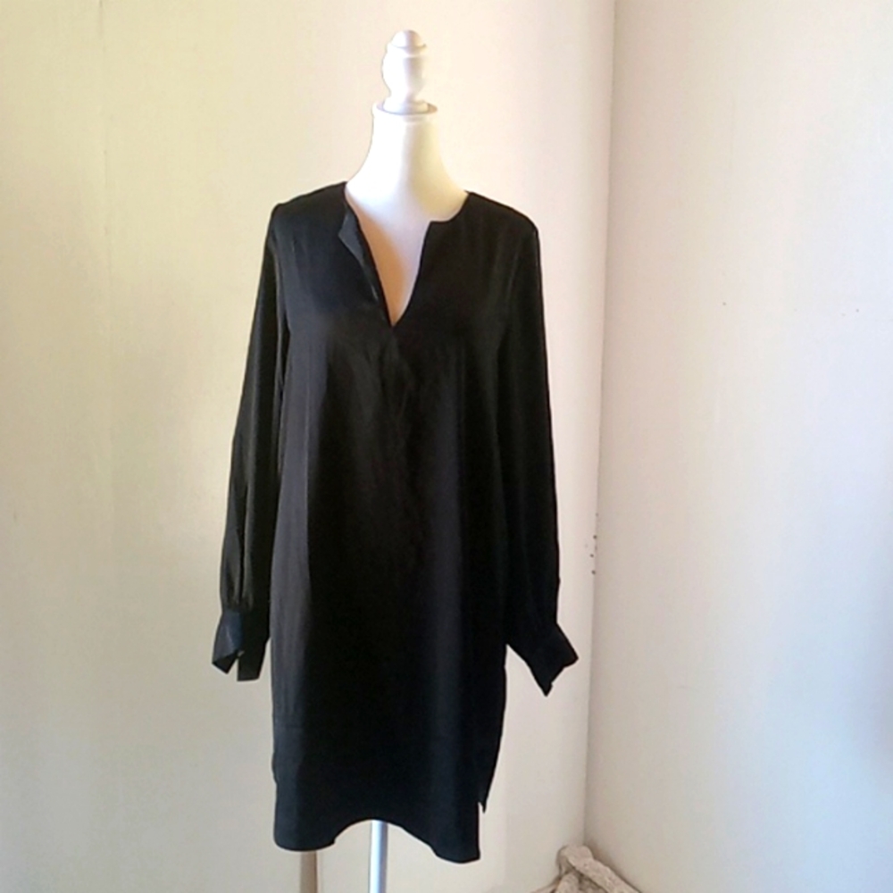 H&M V-neck black long Sleeve dress XS